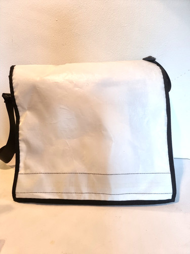 Umhängetasche aus recycelter
